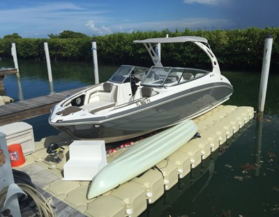 drive-dock-boat-lift-floating-cubes.jpg